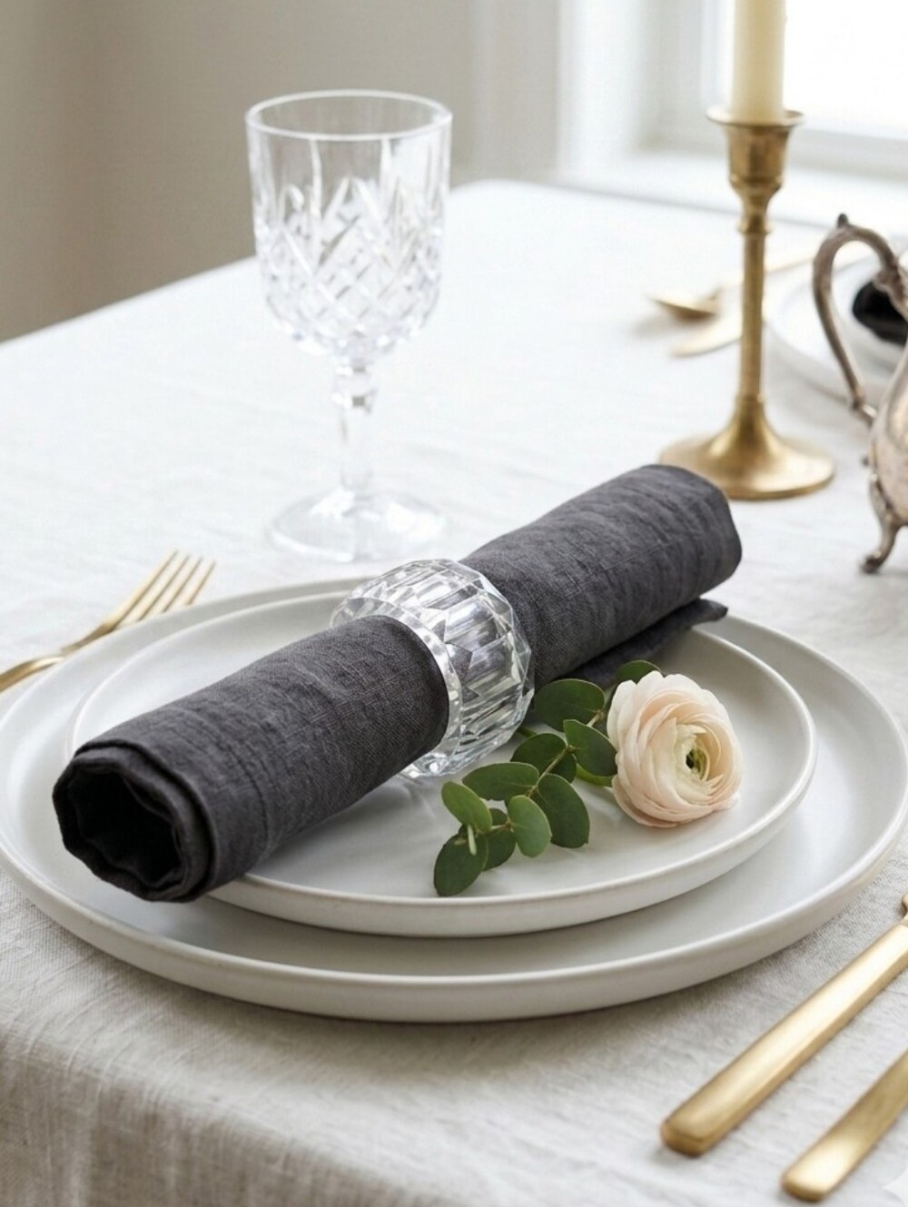 Tamus B409 vintage clear acrylic classy pretty napkin rings set of 4